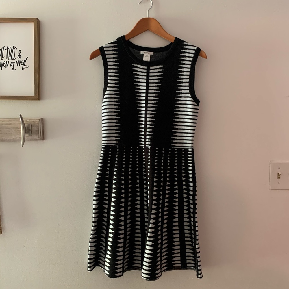 Esley Black and White Sleeveless Midi Fit-and-Flare Dress